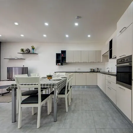 公寓 Forum Swieqi, Luxury Apartment, 2bd-2bh, Sleeps 4 Is-Swieqi