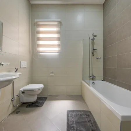 Forum Swieqi, Luxury Apartment, 2bd-2bh, Sleeps 4