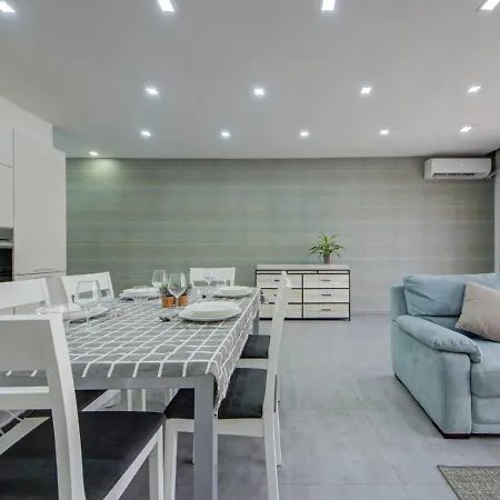 아파트 Forum Swieqi, Luxury Apartment, 2bd-2bh, Sleeps 4 *