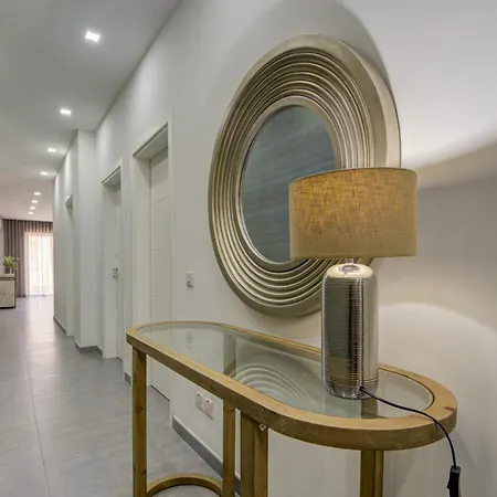 Forum Swieqi, Luxury Apartment, 2bd-2bh, Sleeps 4 * Is-Swieqi