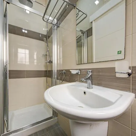 Forum Swieqi, Luxury Apartment, 2bd-2bh, Sleeps 4 * Is-Swieqi