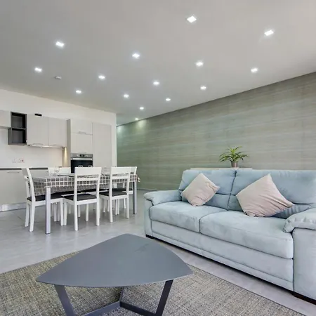 Apartamento Forum Swieqi, Luxury Apartment, 2bd-2bh, Sleeps 4 *