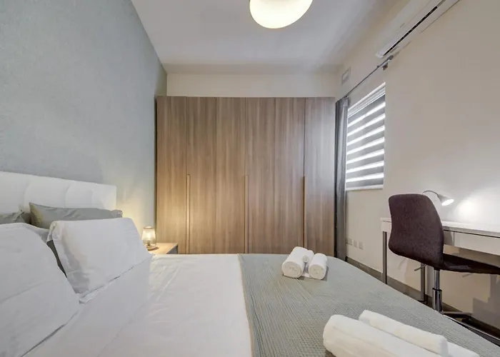 Apartamento Forum Swieqi, Luxury Apartment, 2bd-2bh, Sleeps 4 *