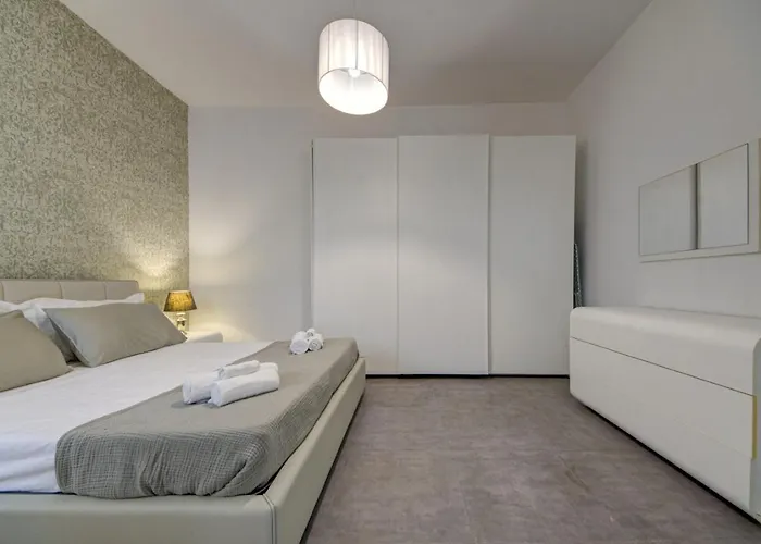 Forum Swieqi, Luxury Apartment, 2bd-2bh, Sleeps 4