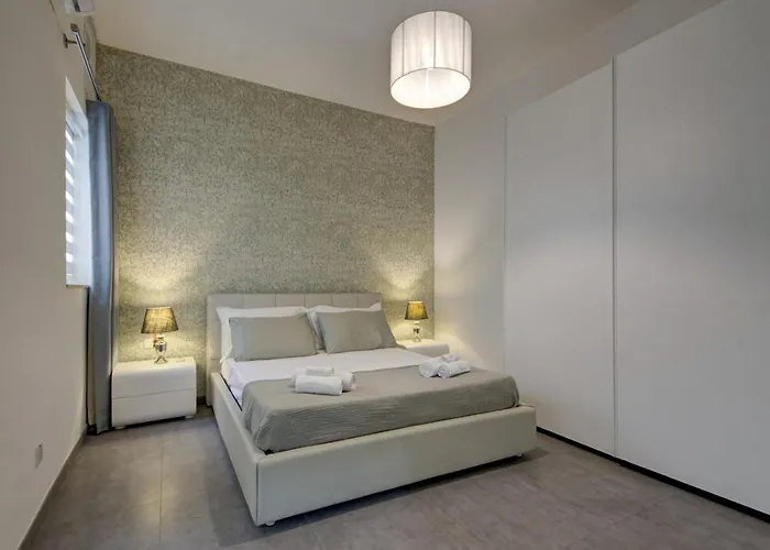 Forum Swieqi, Luxury Apartment, 2bd-2bh, Sleeps 4