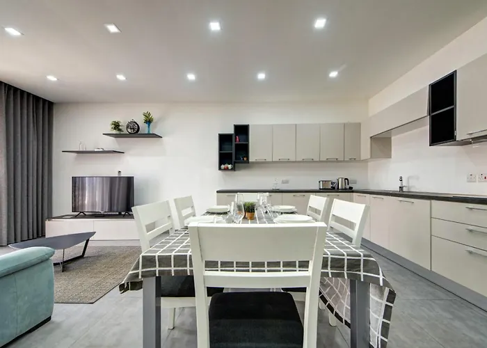 Forum Swieqi, Luxury Apartment, 2bd-2bh, Sleeps 4 아파트