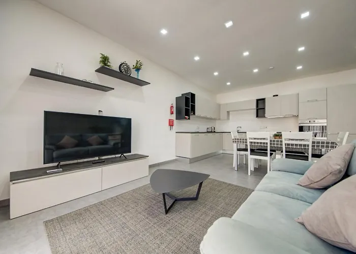 Forum Swieqi, Luxury Apartment, 2bd-2bh, Sleeps 4 Is-Swieqi