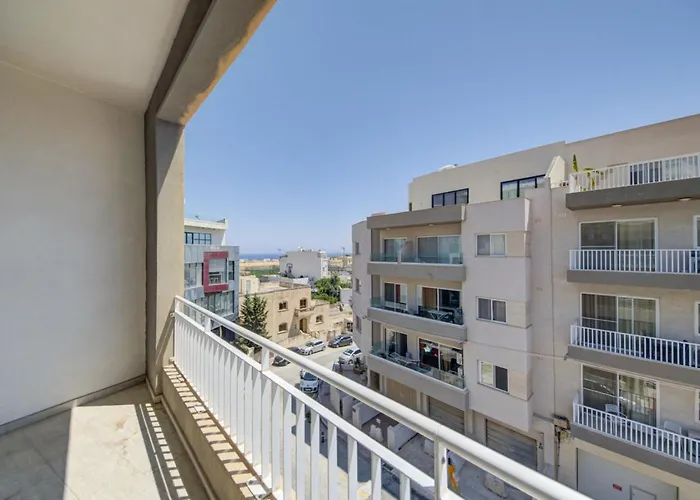 Forum Swieqi, Luxury Apartment, 2bd-2bh, Sleeps 4 * Is-Swieqi