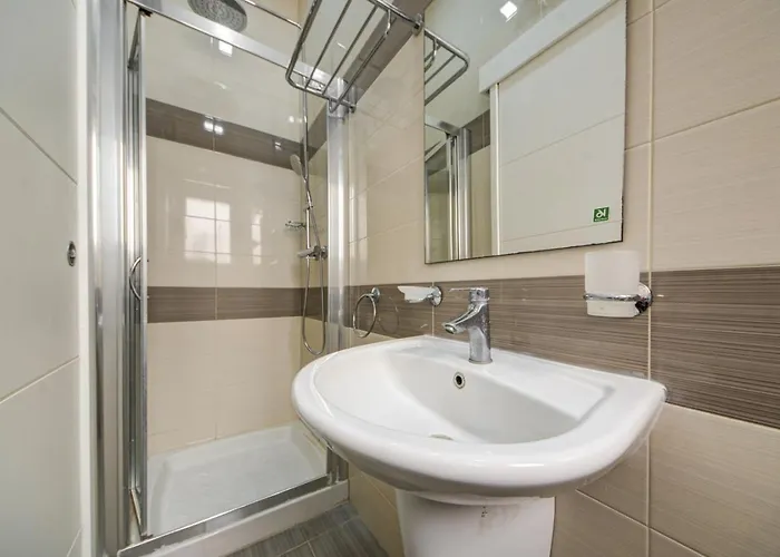 Forum Swieqi, Luxury Apartment, 2bd-2bh, Sleeps 4 * Is-Swieqi