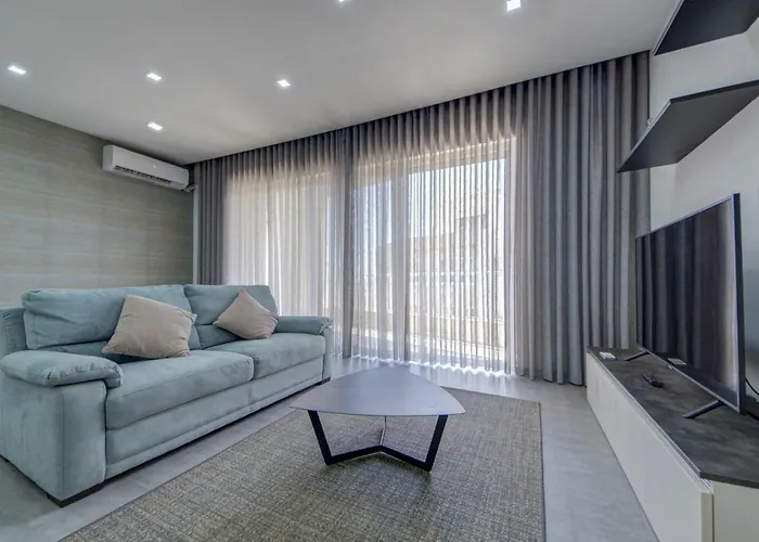 Forum Swieqi, Luxury Apartment, 2bd-2bh, Sleeps 4 * Is-Swieqi