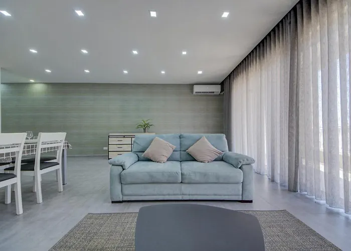 Forum Swieqi, Luxury Apartment, 2bd-2bh, Sleeps 4