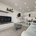 Forum Swieqi, Luxury Apartment, 2bd-2bh, Sleeps 4 Is-Swieqi