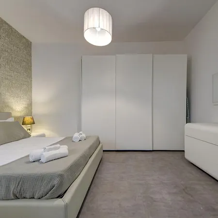 Forum Swieqi, Luxury Apartment, 2bd-2bh, Sleeps 4