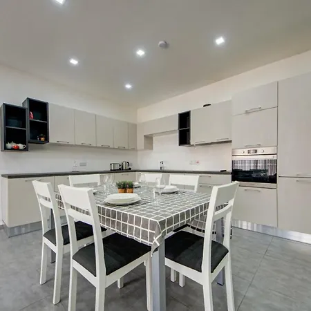 Forum Swieqi, Luxury Apartment, 2bd-2bh, Sleeps 4 Lejlighed *