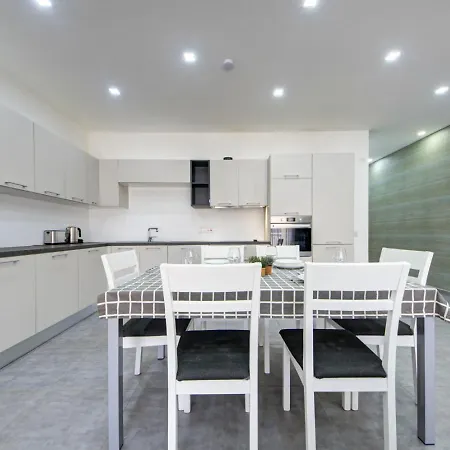 Apartament Forum Swieqi, Luxury Apartment, 2bd-2bh, Sleeps 4 Is-Swieqi