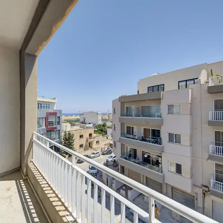 Forum Swieqi, Luxury Apartment, 2bd-2bh, Sleeps 4 * Is-Swieqi