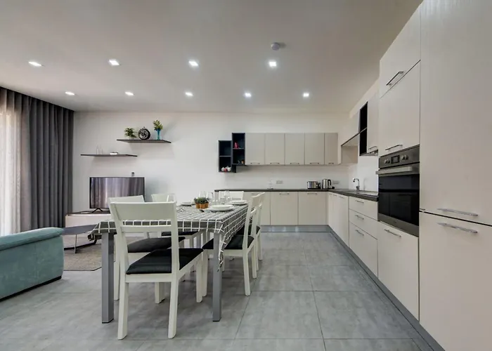 Apartament Forum Swieqi, Luxury Apartment, 2bd-2bh, Sleeps 4 Is-Swieqi