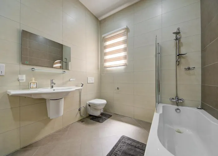 Apartament Forum Swieqi, Luxury Apartment, 2bd-2bh, Sleeps 4 *