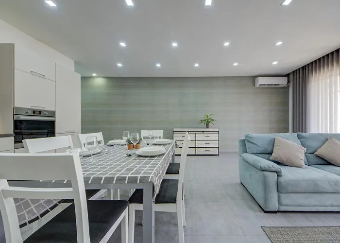 Apartament Forum Swieqi, Luxury Apartment, 2bd-2bh, Sleeps 4 *