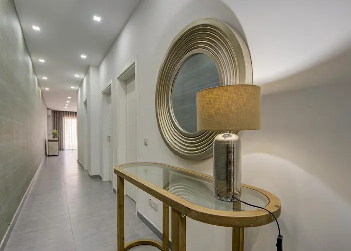 Forum Swieqi, Luxury Apartment, 2bd-2bh, Sleeps 4 * Is-Swieqi